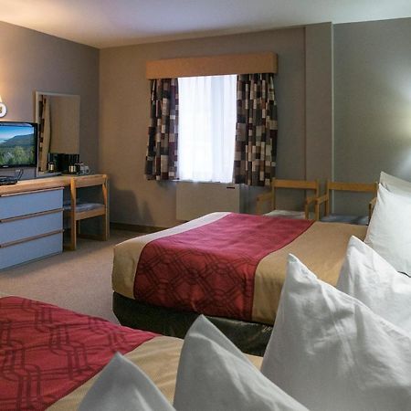 Econo Lodge La Malbaie Zewnętrze zdjęcie