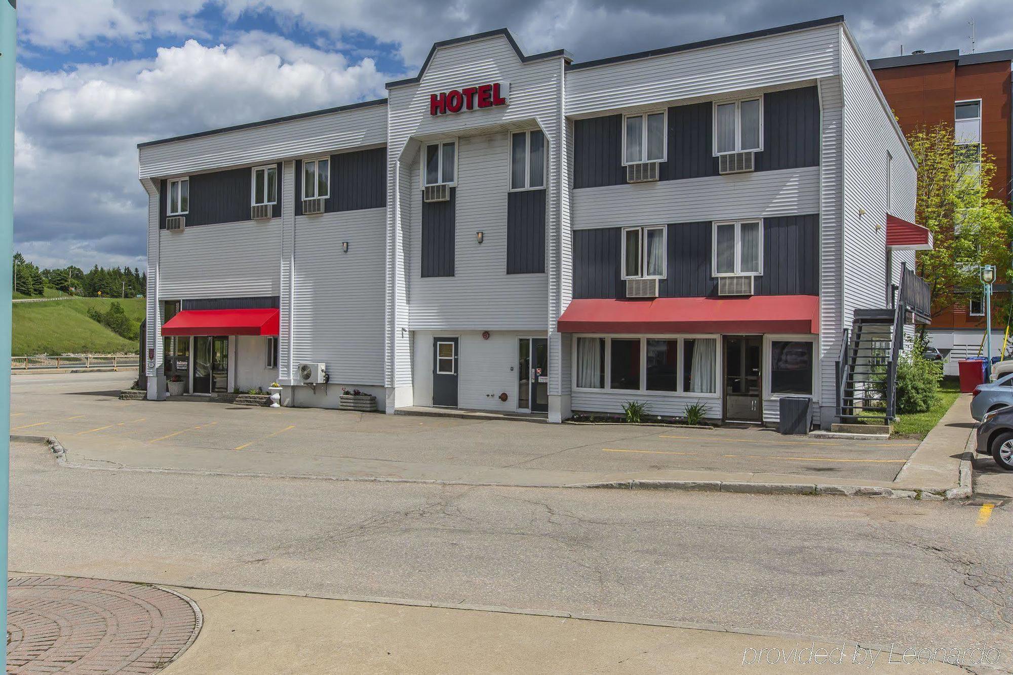 Econo Lodge La Malbaie Zewnętrze zdjęcie