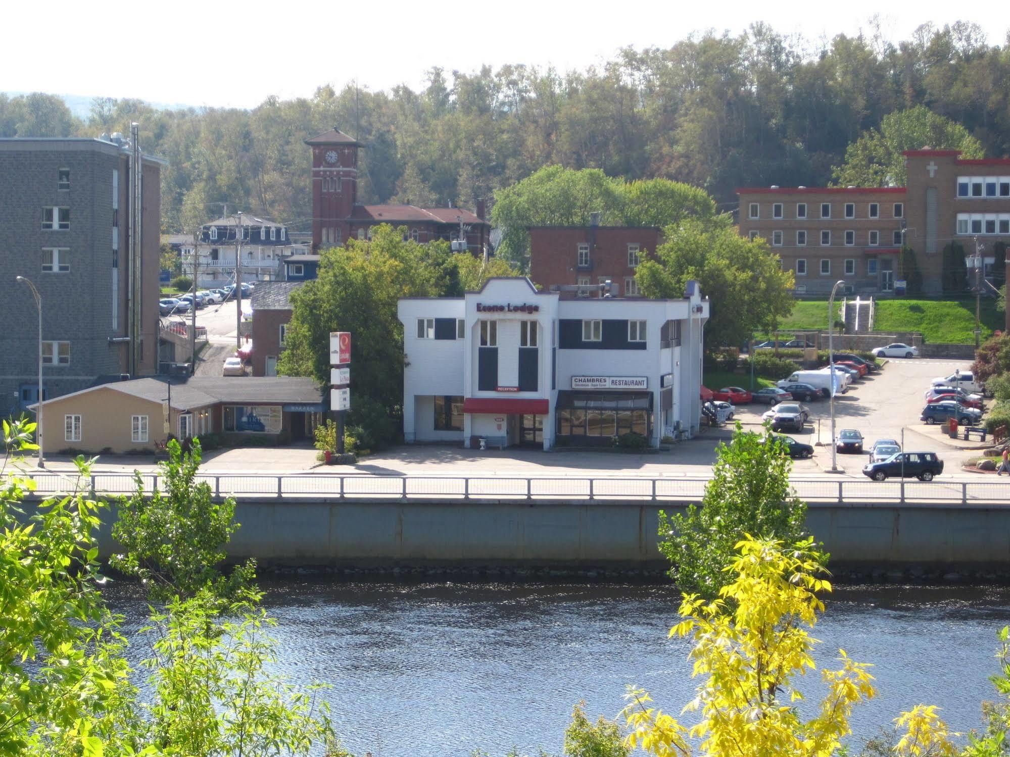 Econo Lodge La Malbaie Zewnętrze zdjęcie