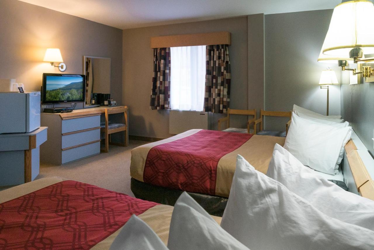 Econo Lodge La Malbaie Zewnętrze zdjęcie